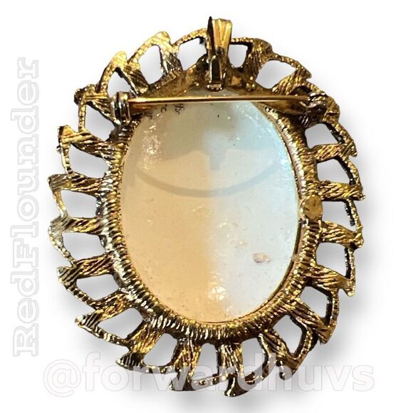 Hand-Painted MJ Hummel Style Porcelain Brooch in Bronze Oval Frame - Picture 6 of 10